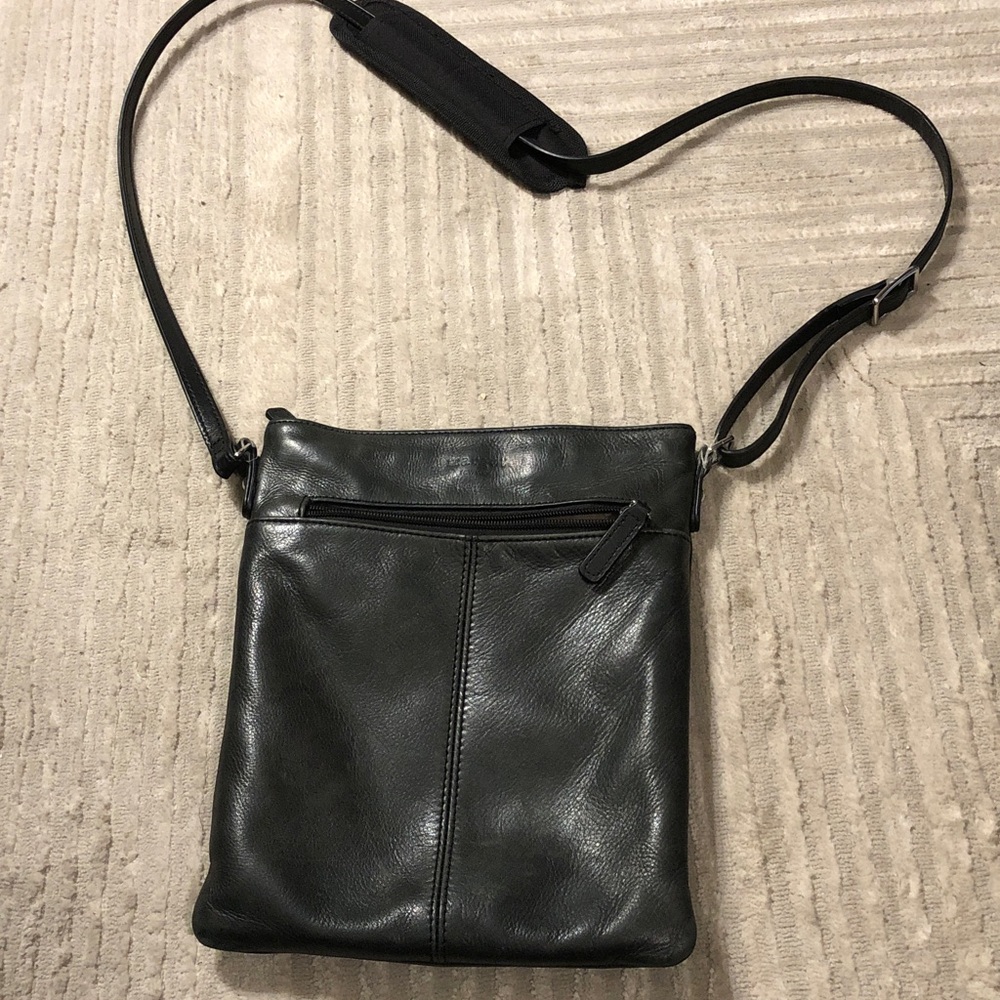 Margot Radley New York Black Split Pocket Crossbody Slim Bag